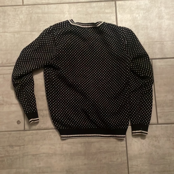 super cute navy and white knit sweater with little white hearts - Picture 3 of 3